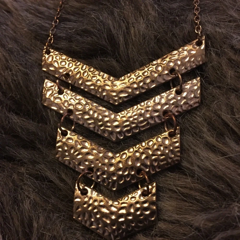 Textured gold tone disc necklace